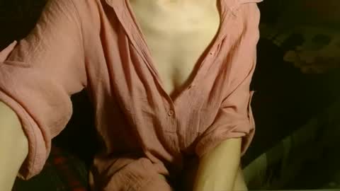 Snapshot of queenoftenderness chatting on March 9, 2025, 7:59 pm queenoftenderness online show from March 9, 2025, 7:59 pm