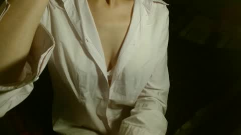 Snapshot of queenoftenderness chatting on March 11, 2025, 9:37 pm queenoftenderness online show from March 11, 2025, 9:37 pm