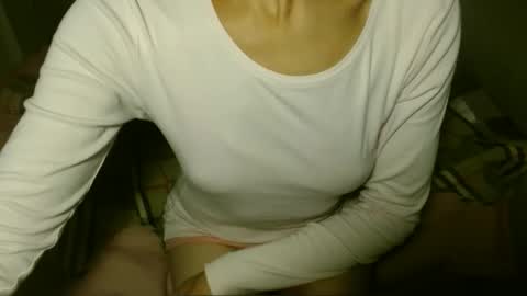 Snapshot of queenoftenderness chatting on October 7, 2025, 6:38 pm queenoftenderness online show from October 7, 2025, 6:38 pm