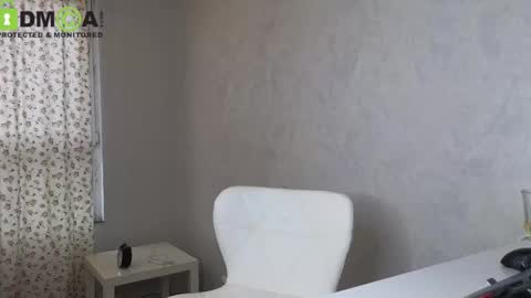 Snapshot of queenofwandss chatting on September 19, 2025, 12:39 pm follow my new insta online show from September 19, 2025, 12:39 pm