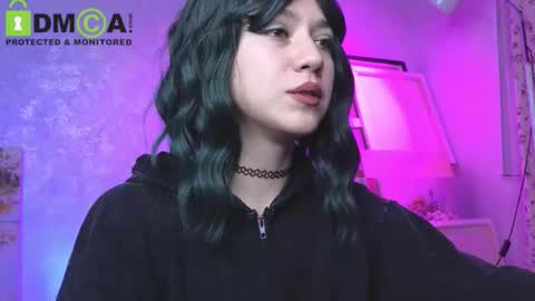 Snapshot of queenofwandss chatting on November 1, 2025, 2:41 pm follow my new insta online show from November 1, 2025, 2:41 pm