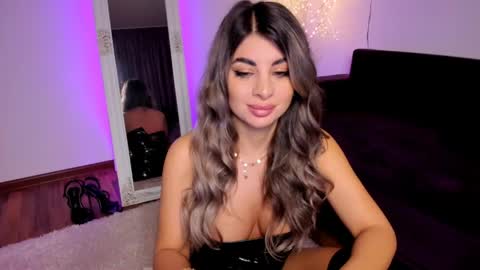 Snapshot of queenofyouredreams chatting on May 1, 2026, 11:53 pm Queennofyuredreams online show from May 1, 2026, 11:53 pm