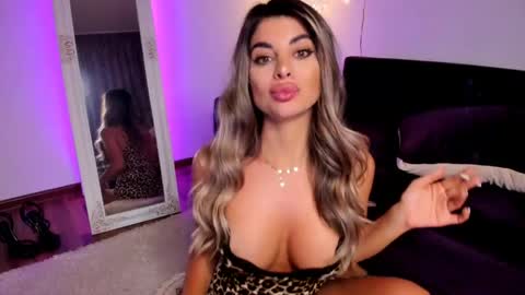 Snapshot of queenofyouredreams chatting on May 15, 2026, 11:23 pm Queennofyuredreams online show from May 15, 2026, 11:23 pm