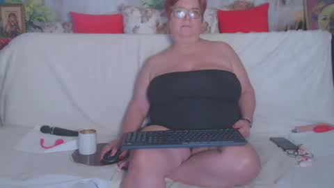 Snapshot of queenpammy chatting on February 16, 2025, 3:27 pm QueenPammy online show from February 16, 2025, 3:27 pm