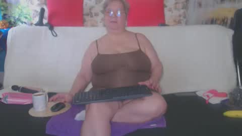 Snapshot of queenpammy chatting on October 14, 2025, 8:48 am QueenPammy online show from October 14, 2025, 8:48 am