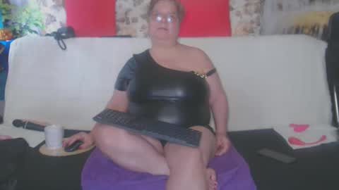 Snapshot of queenpammy chatting on October 15, 2025, 6:57 am QueenPammy online show from October 15, 2025, 6:57 am