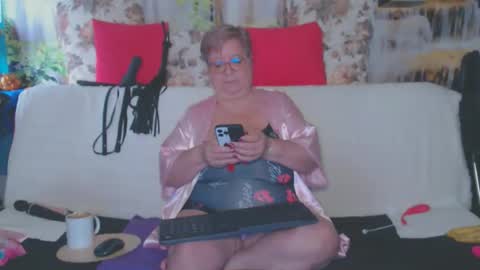 Snapshot of queenpammy chatting on October 18, 2025, 8:26 am QueenPammy online show from October 18, 2025, 8:26 am