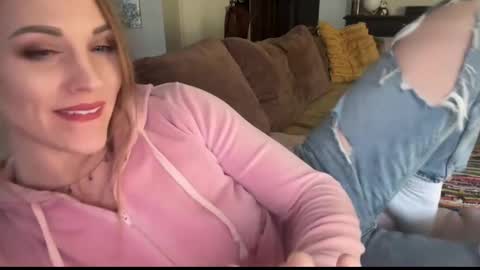 Snapshot of queenpeachz chatting on February 13, 2026, 9:44 pm Bree online show from February 13, 2026, 9:44 pm