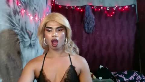 queenpinayebony_xx online show from April 20, 2026, 2:20 pm