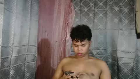 queenpinayebony_xx online show from May 13, 2026, 4:48 pm