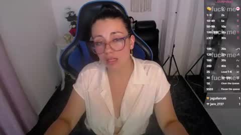 queenrose94 online show from June 11, 2026, 2:53 am