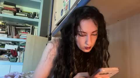 queenselket online show from April 24, 2026, 10:28 am