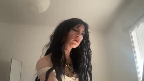 queenselket online show from May 13, 2026, 4:15 pm
