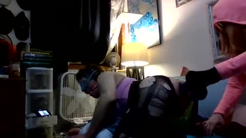 Snapshot of queenssissytoy chatting on December 15, 2025, 2:32 pm queenssissytoy online show from December 15, 2025, 2:32 pm