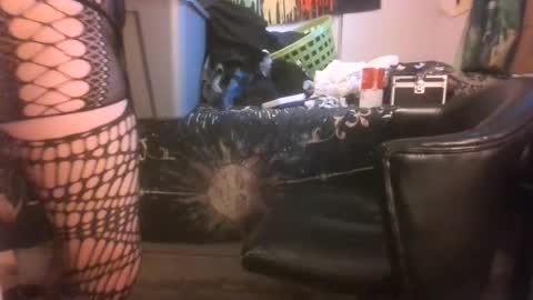 queenstonermami online show from June 18, 2026, 2:45 am