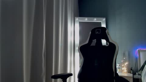 Snapshot of queensy_sins_x chatting on February 8, 2025, 5:39 pm Queensy online show from February 8, 2025, 5:39 pm