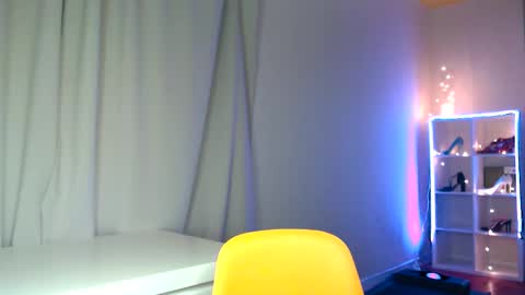 Snapshot of queensy_sins_x chatting on March 9, 2025, 6:00 pm Queensy online show from March 9, 2025, 6:00 pm