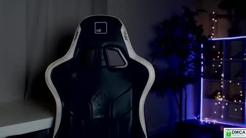 Snapshot of queensy_sins_x chatting on September 12, 2025, 9:48 pm Queensy online show from September 12, 2025, 9:48 pm