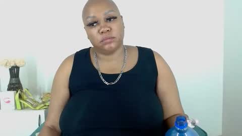 QUEENxJESSI online show from October 13, 2025, 2:33 am