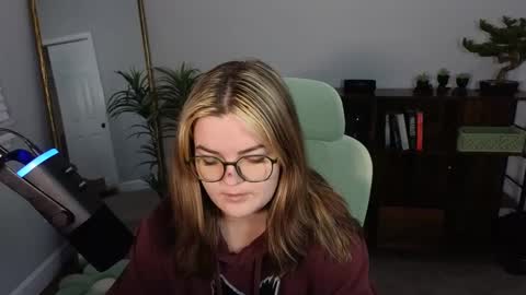 Snapshot of quervoqueen1 chatting on September 22, 2025, 2:13 am Bri online show from September 22, 2025, 2:13 am