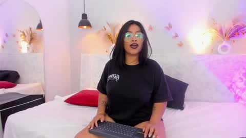 Pamela  online show from February 5, 2025, 12:31 am