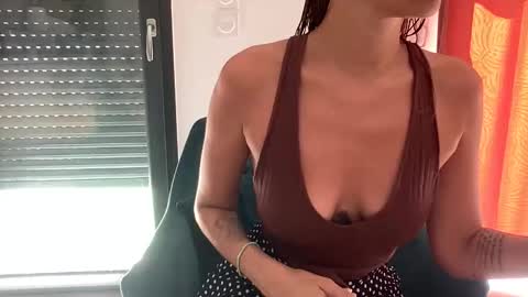 Quinnyelena online show from September 11, 2025, 9:42 am