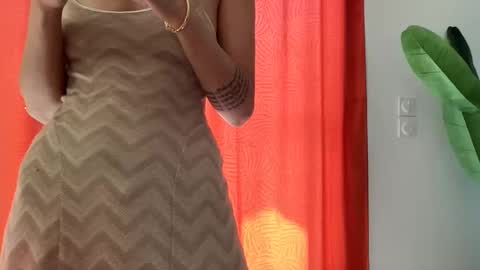Snapshot of quinnyelena chatting on May 7, 2026, 10:31 am Quinnyelena online show from May 7, 2026, 10:31 am