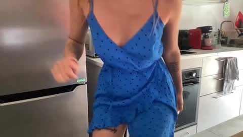 Snapshot of quinnyelena chatting on June 4, 2026, 10:32 am Quinnyelena online show from June 4, 2026, 10:32 am