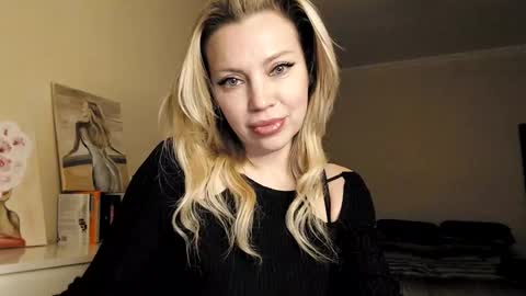 qurli24 online show from February 25, 2025, 5:36 pm