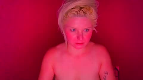 Snapshot of qv3ncrazy chatting on January 3, 2025, 4:00 am CRAZYCRYSTALCRAYAZIONZ online show from January 3, 2025, 4:00 am
