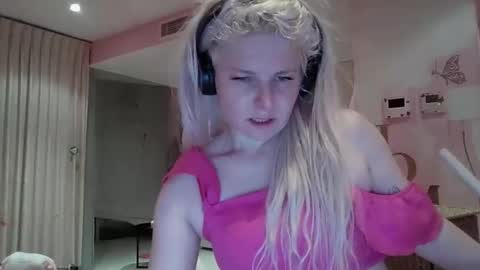 Snapshot of qv3ncrazy chatting on September 12, 2025, 10:48 am CRAZYCRYSTALCRAYAZIONZ online show from September 12, 2025, 10:48 am