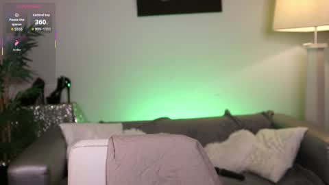 Nova Hollis online show from November 23, 2025, 2:44 am