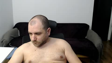 Snapshot of r0bila chatting on April 7, 2026, 9:59 pm R0bila online show from April 7, 2026, 9:59 pm