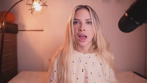 Snapshot of r4veenn chatting on October 27, 2025, 10:41 am RACHEL BLAKE online show from October 27, 2025, 10:41 am