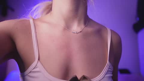 Snapshot of r4veenn chatting on October 28, 2025, 6:17 am RACHEL BLAKE online show from October 28, 2025, 6:17 am