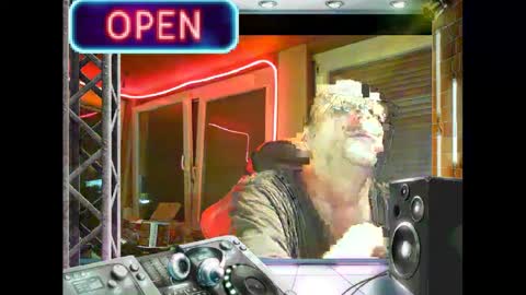 Snapshot of r_2d2_ chatting on January 19, 2025, 11:10 pm dj mike online show from January 19, 2025, 11:10 pm