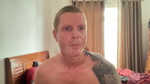 rabbit_eyes69 online show from October 5, 2025, 8:23 am