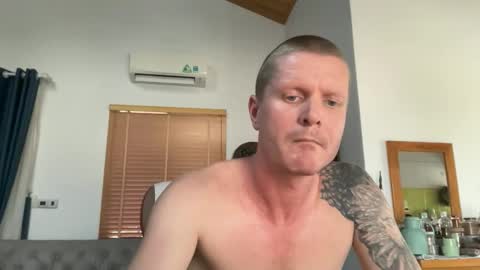 rabbit_eyes69 online show from March 4, 2026, 9:48 am