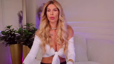 rachel_quinn_ online show from May 6, 2026, 3:35 am