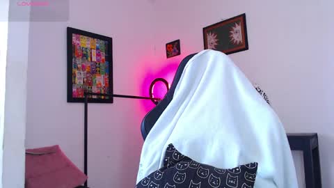 rachell_420 online show from May 8, 2026, 2:33 pm