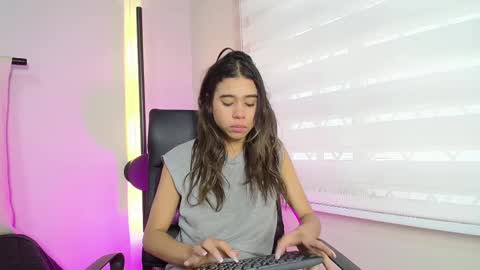 Snapshot of rachell_criss chatting on March 1, 2025, 1:29 pm Rachell online show from March 1, 2025, 1:29 pm