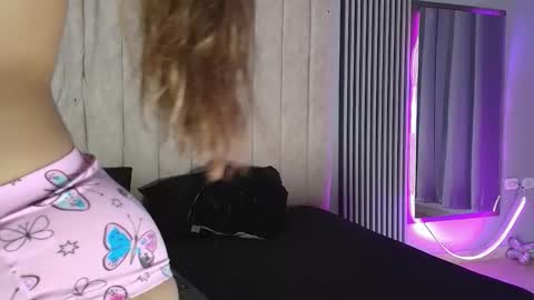 rachell_owen online show from October 3, 2025, 5:04 am