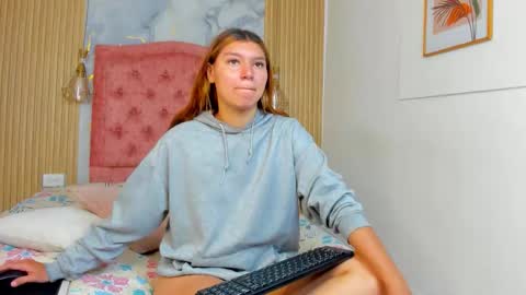 rachellesc online show from March 24, 2026, 12:32 pm