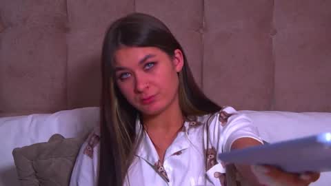 Snapshot of rachellsimpson chatting on January 16, 2025, 4:38 am RachellSimpson online show from January 16, 2025, 4:38 am
