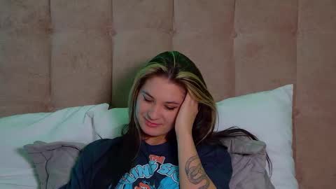 Snapshot of rachellsimpson chatting on March 9, 2025, 4:38 am RachellSimpson online show from March 9, 2025, 4:38 am