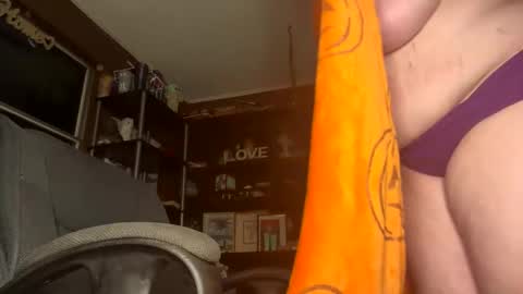 radgeggg23 online show from February 4, 2026, 11:31 pm