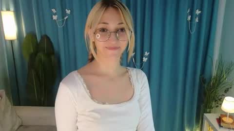 Karina online show from September 11, 2025, 9:15 pm