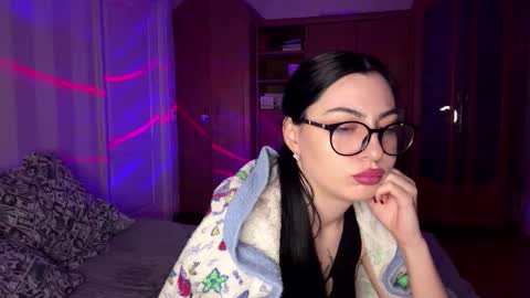 Luna online show from December 15, 2025, 6:23 pm