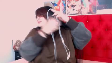 radiantgoddes online show from November 23, 2025, 4:18 pm