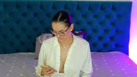 sweet peach online show from November 13, 2025, 7:18 am